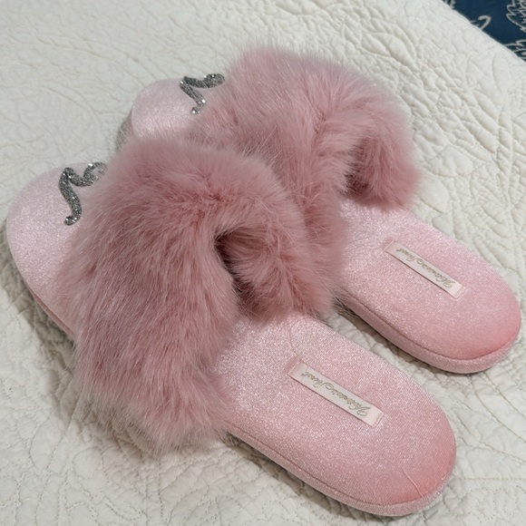 NEW VICTORIA SECRET SLIPPERS- SIZE L - Picture 4 of 4